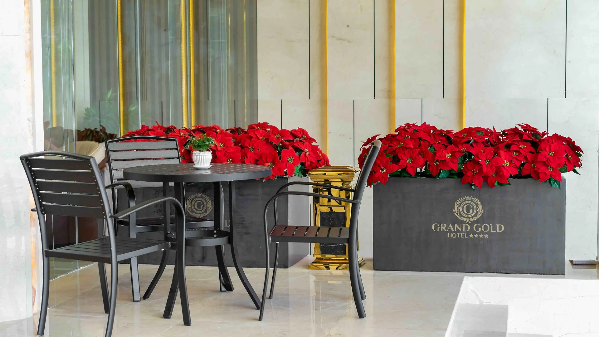 Grand Gold Beach Hotel & Spa Da Nang 4*,
