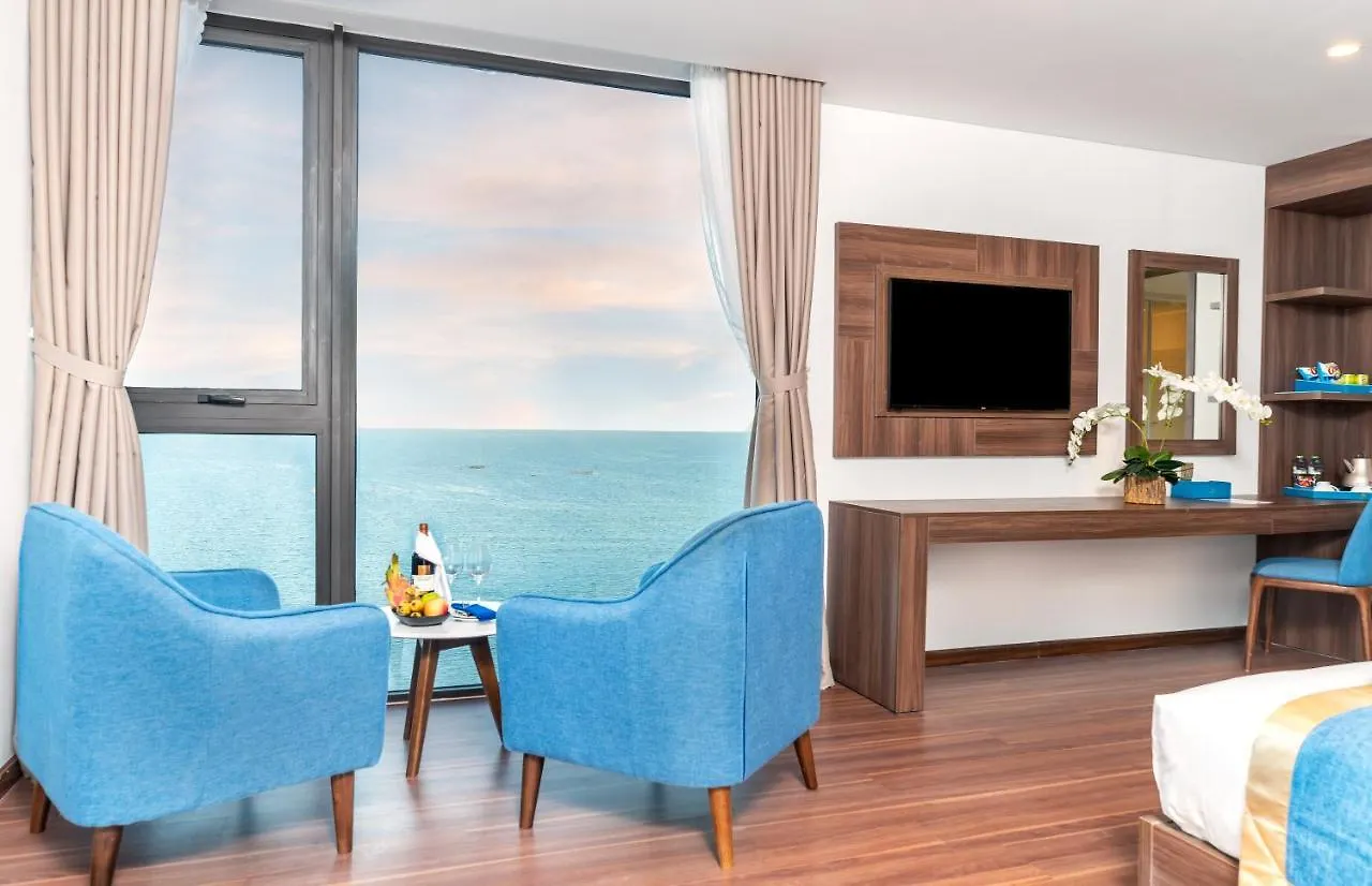 Grand Gold Beach Hotel & Spa Da Nang 4*,
